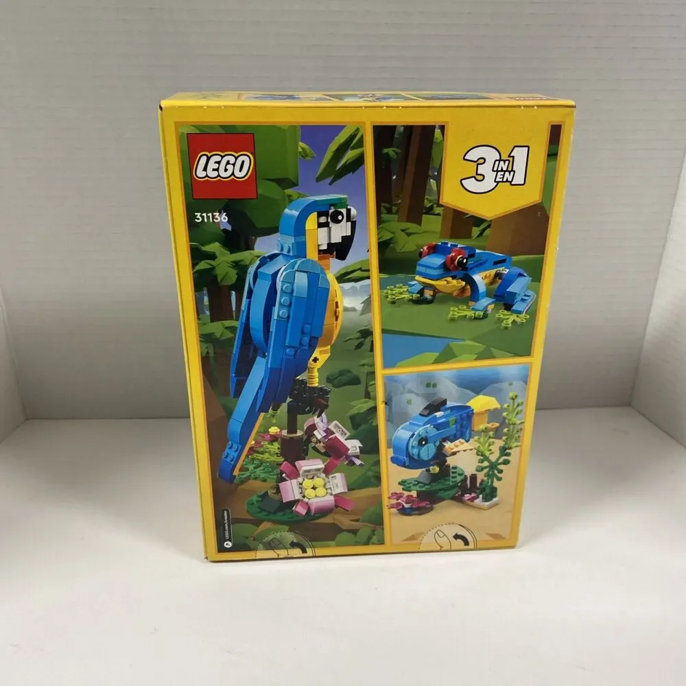 LEGO CREATOR: Exotic Parrot (31136)